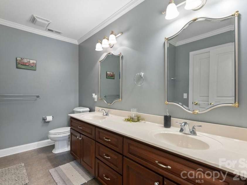 134 Brightmore Circle, Rutherfordton, NC 28139.  MLS# CAR4300991, YatesRealty ID 1446. Upstairs bath