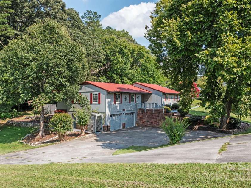 4120 Statesville Boulevard, Salisbury, NC 28147.  MLS# CAR4173800, YatesRealty ID 1446. 