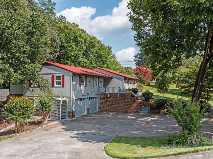 4120 Statesville Boulevard, Salisbury, NC 28147.  MLS# CAR4173800, YatesRealty ID 1446. 