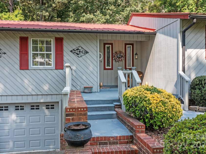 4120 Statesville Boulevard, Salisbury, NC 28147.  MLS# CAR4173800, YatesRealty ID 1446. 