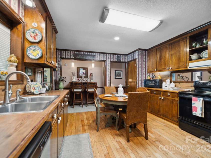 4120 Statesville Boulevard, Salisbury, NC 28147.  MLS# CAR4173800, YatesRealty ID 1446. 