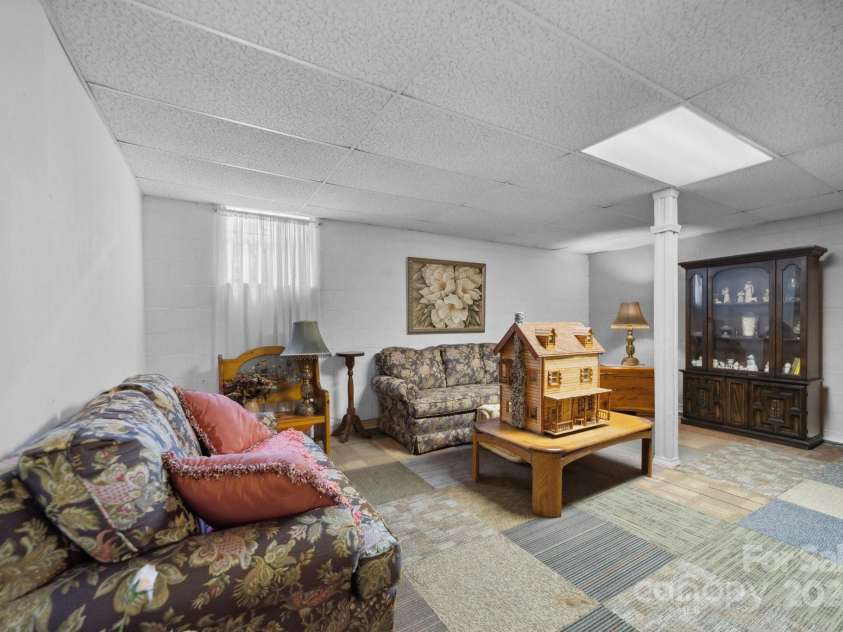 4120 Statesville Boulevard, Salisbury, NC 28147.  MLS# CAR4173800, YatesRealty ID 1446. 