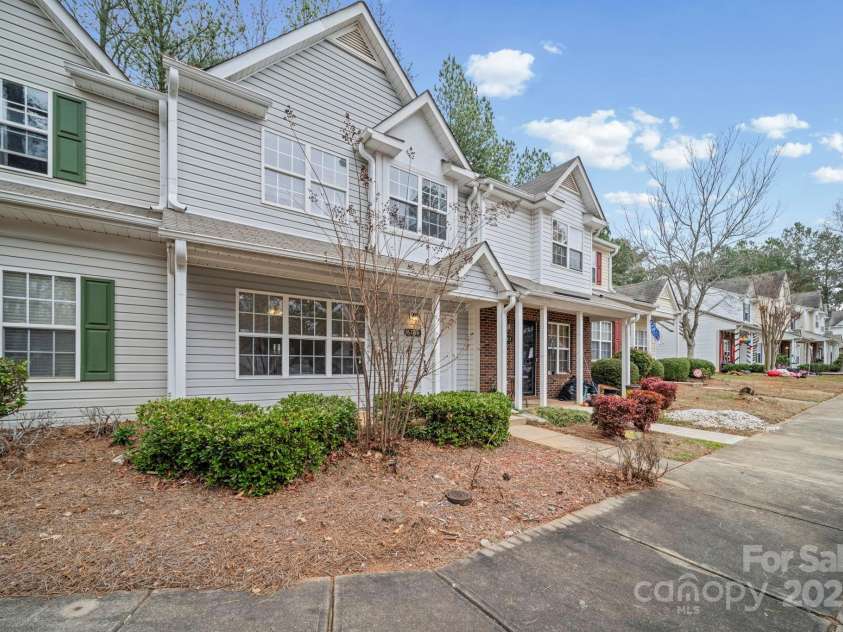 6766 Cypress Tree Lane, Charlotte, NC 28215.  MLS# CAR4330587, YatesRealty ID 1446. 