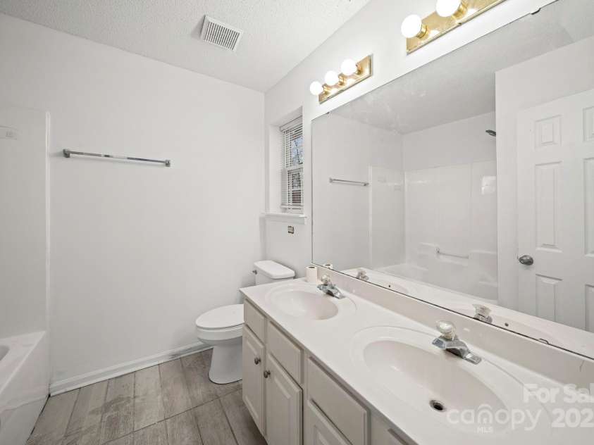 6766 Cypress Tree Lane, Charlotte, NC 28215.  MLS# CAR4330587, YatesRealty ID 1446. 