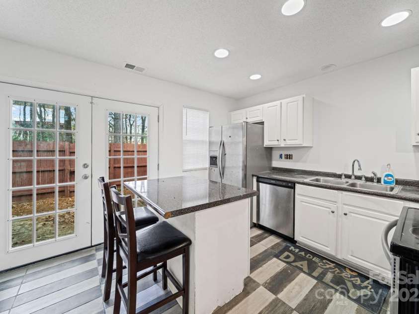 6766 Cypress Tree Lane, Charlotte, NC 28215.  MLS# CAR4330587, YatesRealty ID 1446. 