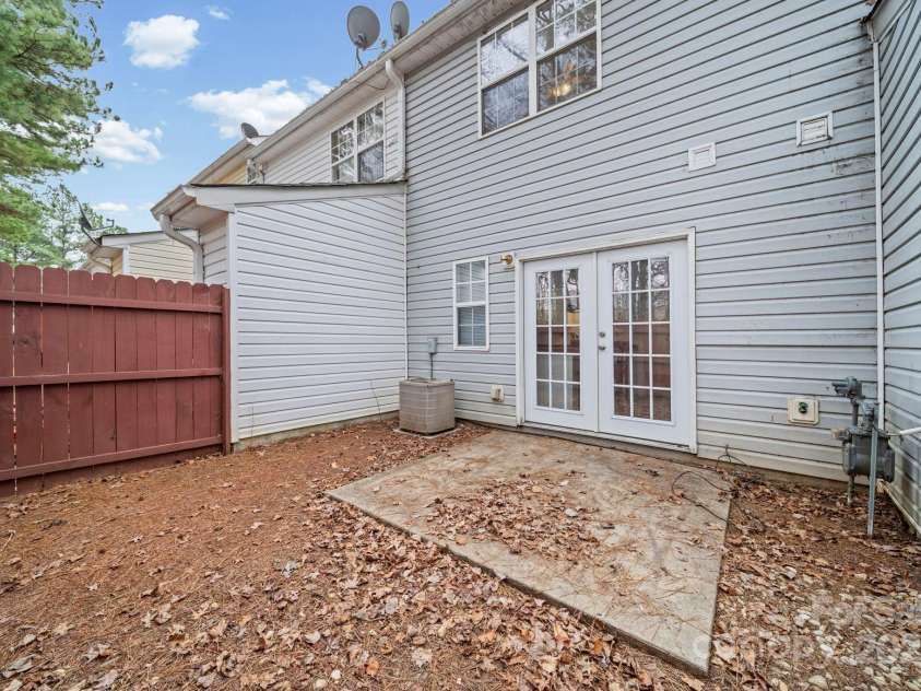 6766 Cypress Tree Lane, Charlotte, NC 28215.  MLS# CAR4330587, YatesRealty ID 1446. 