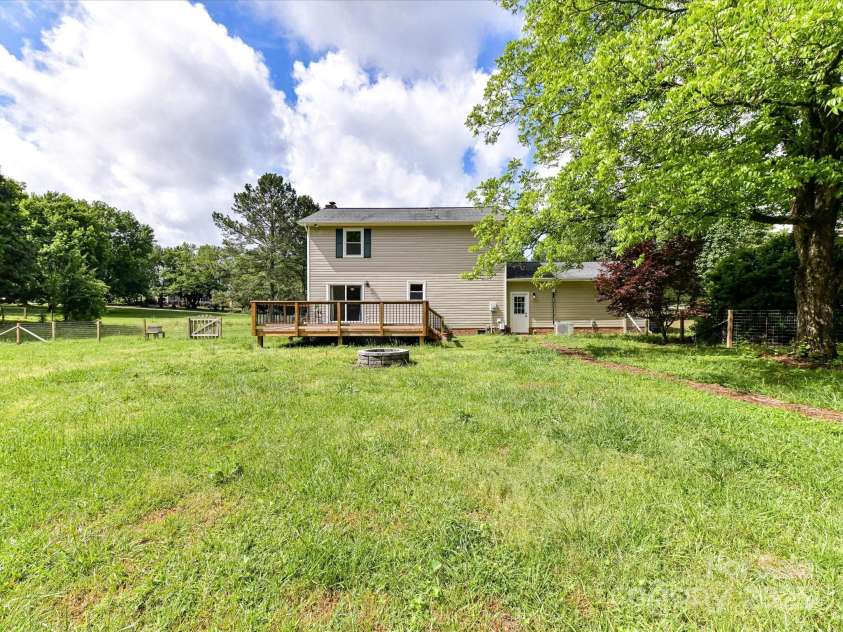 915 Gate Road, Monroe, NC 28112.  MLS# CAR4245908, YatesRealty ID 14460. 
