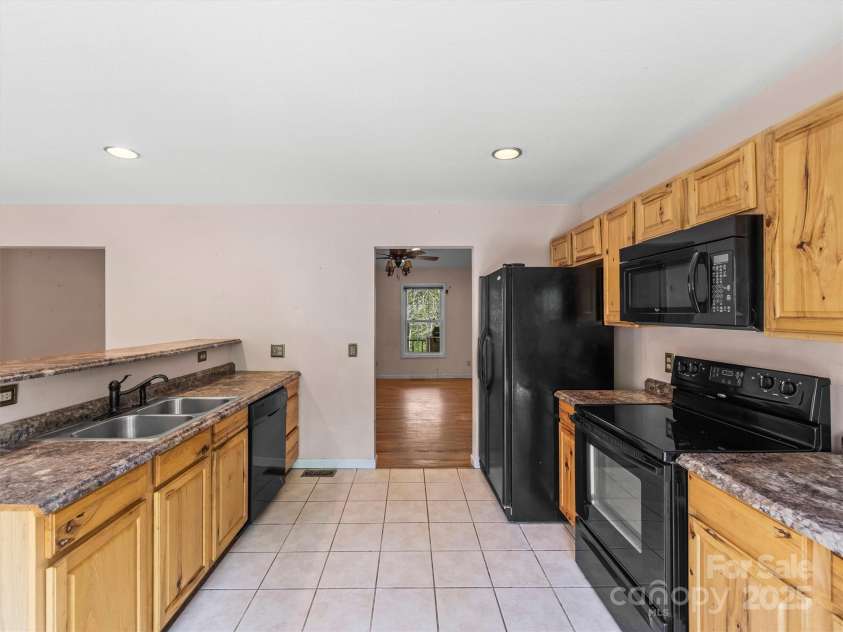316 Big Raven Lane, Saluda, NC 28773.  MLS# CAR4254113, YatesRealty ID 14461. 