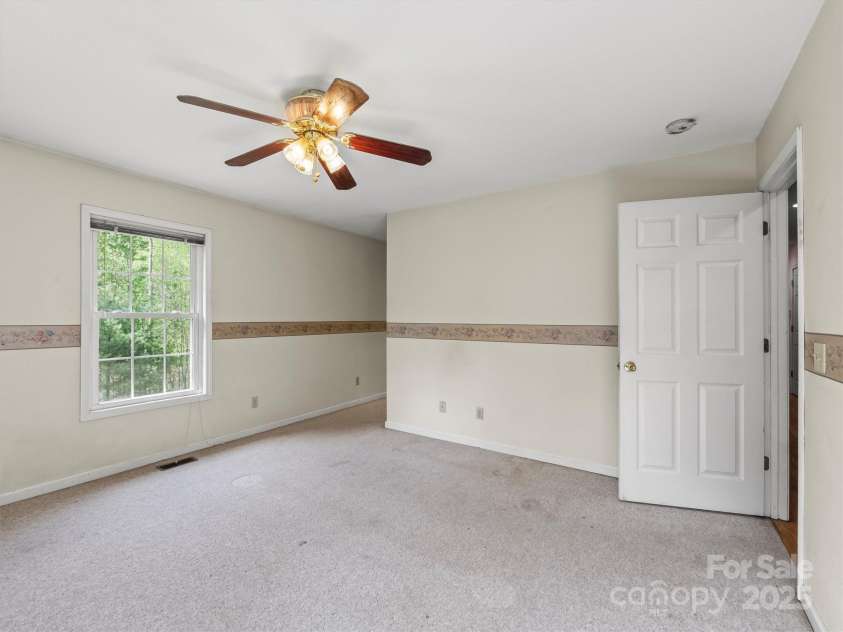 316 Big Raven Lane, Saluda, NC 28773.  MLS# CAR4254113, YatesRealty ID 14461. 