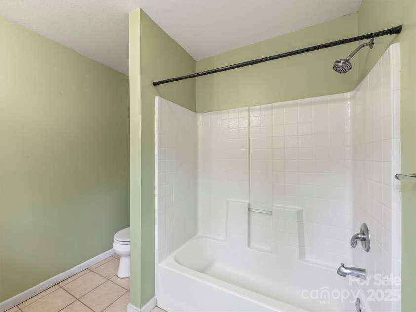 316 Big Raven Lane, Saluda, NC 28773.  MLS# CAR4254113, YatesRealty ID 14461. 