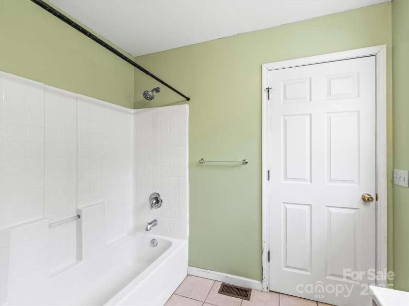 316 Big Raven Lane, Saluda, NC 28773.  MLS# CAR4254113, YatesRealty ID 14461. 