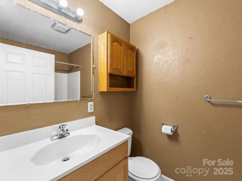 316 Big Raven Lane, Saluda, NC 28773.  MLS# CAR4254113, YatesRealty ID 14461. 