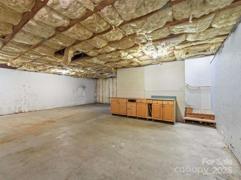 316 Big Raven Lane, Saluda, NC 28773.  MLS# CAR4254113, YatesRealty ID 14461. 