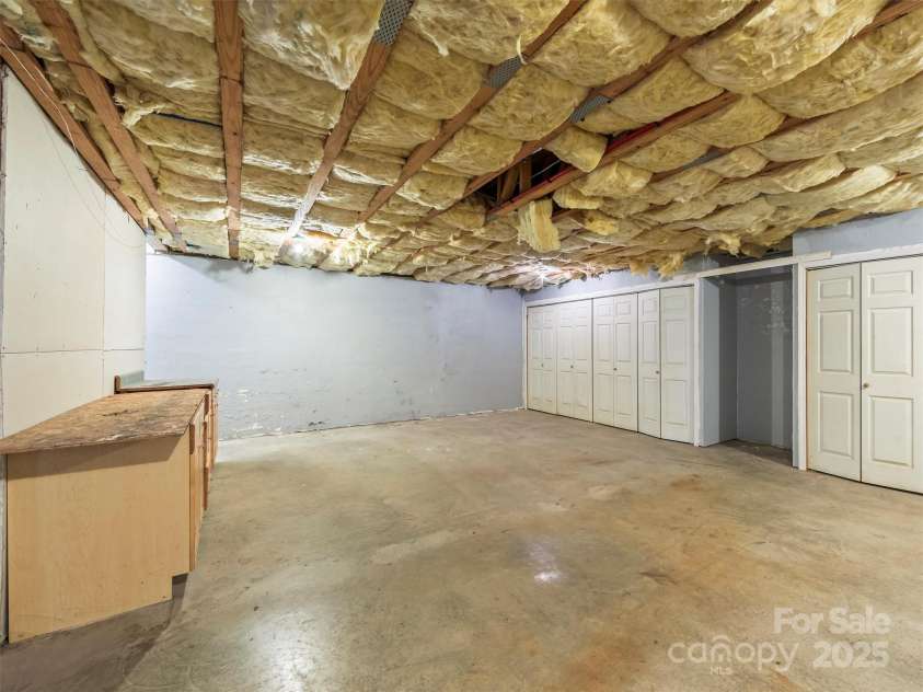 316 Big Raven Lane, Saluda, NC 28773.  MLS# CAR4254113, YatesRealty ID 14461. 