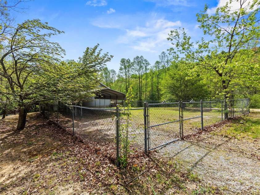 316 Big Raven Lane, Saluda, NC 28773.  MLS# CAR4254113, YatesRealty ID 14461. 