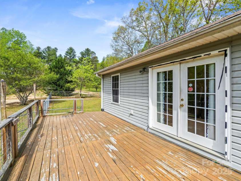 316 Big Raven Lane, Saluda, NC 28773.  MLS# CAR4254113, YatesRealty ID 14461. 