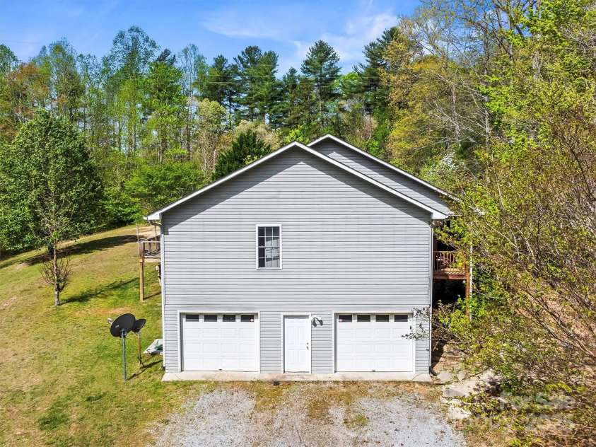 316 Big Raven Lane, Saluda, NC 28773.  MLS# CAR4254113, YatesRealty ID 14461. 