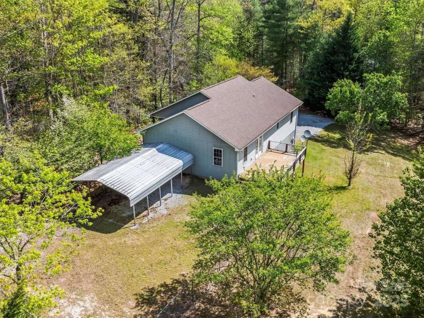 316 Big Raven Lane, Saluda, NC 28773.  MLS# CAR4254113, YatesRealty ID 14461. 