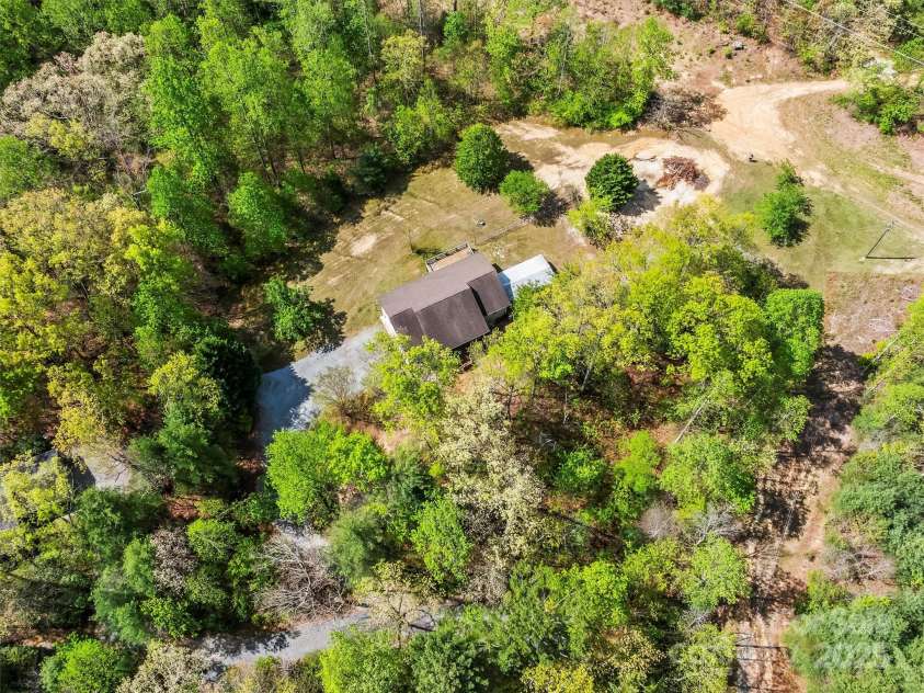 316 Big Raven Lane, Saluda, NC 28773.  MLS# CAR4254113, YatesRealty ID 14461. 