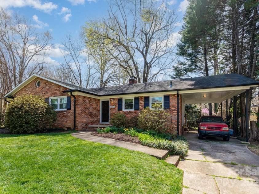 1041 Cutler Place, Charlotte, NC 28205.  MLS# CAR4237172, YatesRealty ID 14465. 