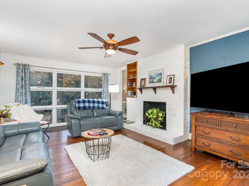 1041 Cutler Place, Charlotte, NC 28205.  MLS# CAR4237172, YatesRealty ID 14465. 