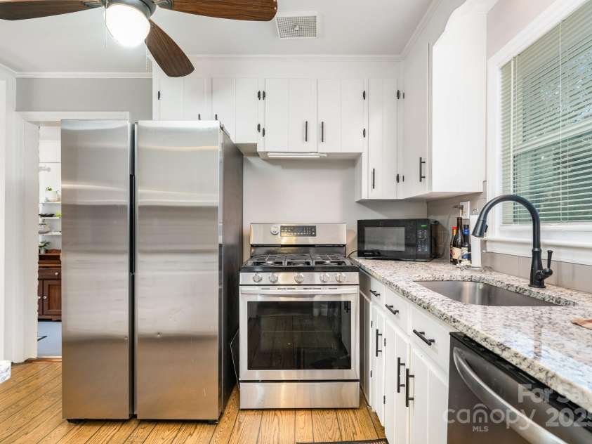 1041 Cutler Place, Charlotte, NC 28205.  MLS# CAR4237172, YatesRealty ID 14465. 