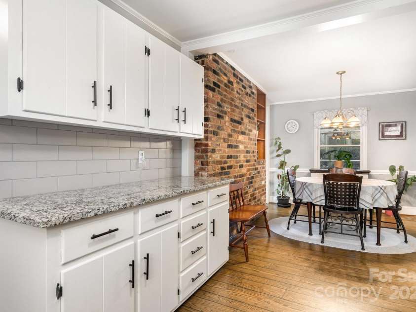1041 Cutler Place, Charlotte, NC 28205.  MLS# CAR4237172, YatesRealty ID 14465. 