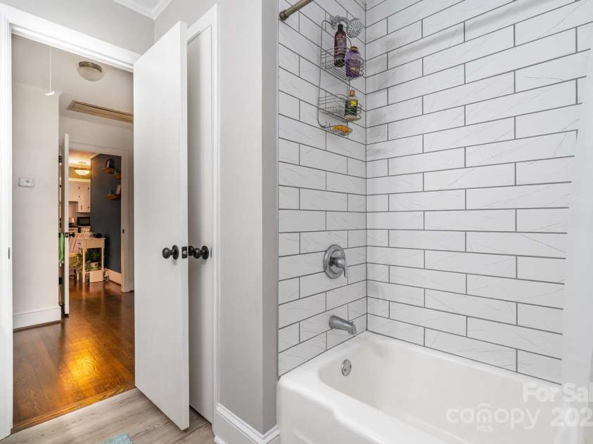 1041 Cutler Place, Charlotte, NC 28205.  MLS# CAR4237172, YatesRealty ID 14465. 