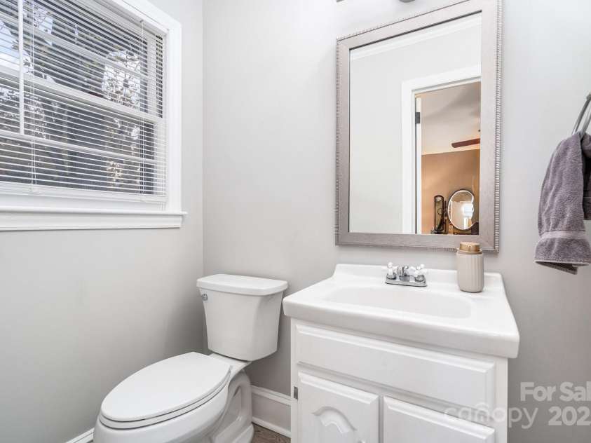 1041 Cutler Place, Charlotte, NC 28205.  MLS# CAR4237172, YatesRealty ID 14465. 