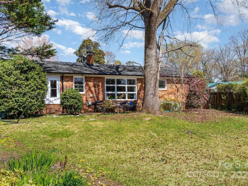 1041 Cutler Place, Charlotte, NC 28205.  MLS# CAR4237172, YatesRealty ID 14465. 