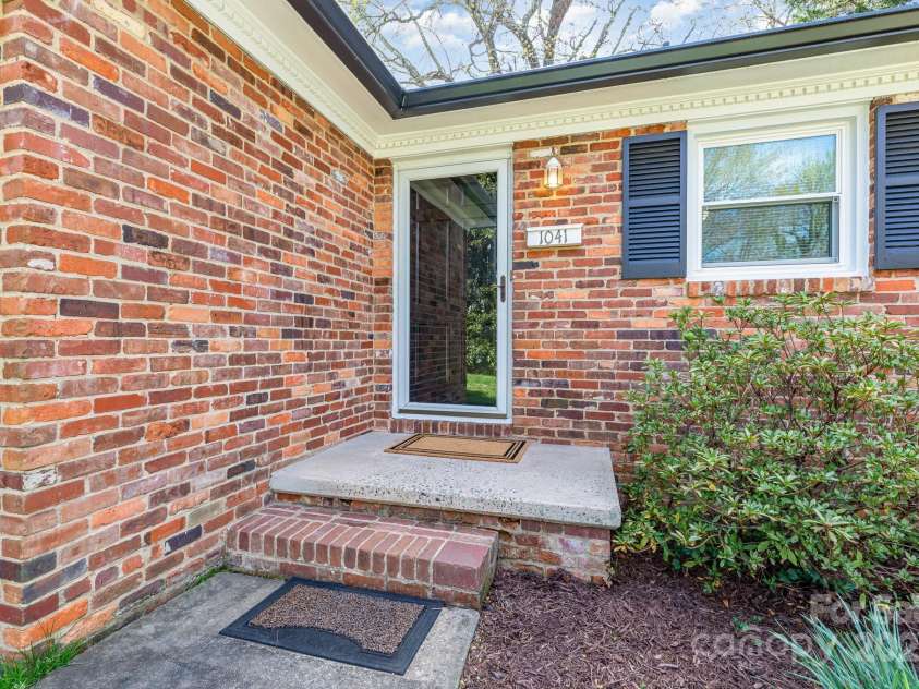1041 Cutler Place, Charlotte, NC 28205.  MLS# CAR4237172, YatesRealty ID 14465. 