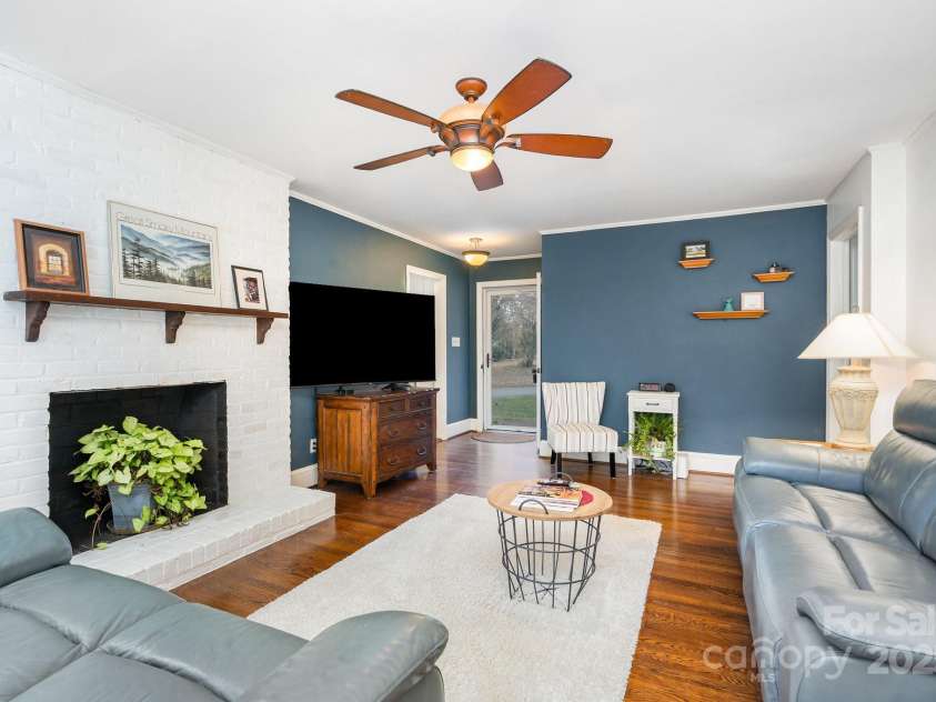1041 Cutler Place, Charlotte, NC 28205.  MLS# CAR4237172, YatesRealty ID 14465. 