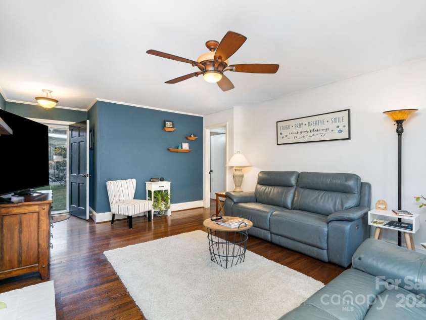 1041 Cutler Place, Charlotte, NC 28205.  MLS# CAR4237172, YatesRealty ID 14465. 