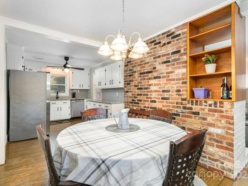 1041 Cutler Place, Charlotte, NC 28205.  MLS# CAR4237172, YatesRealty ID 14465. 