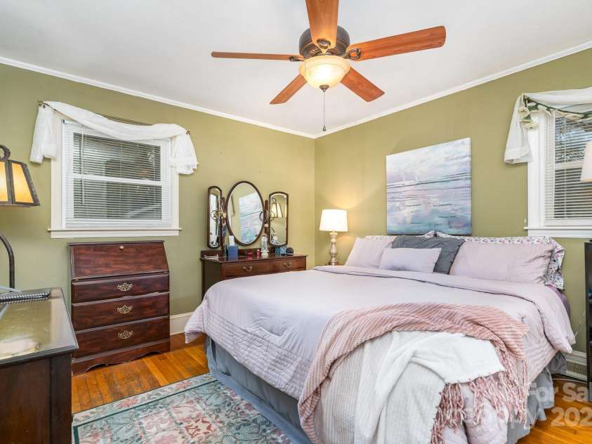 1041 Cutler Place, Charlotte, NC 28205.  MLS# CAR4237172, YatesRealty ID 14465. 