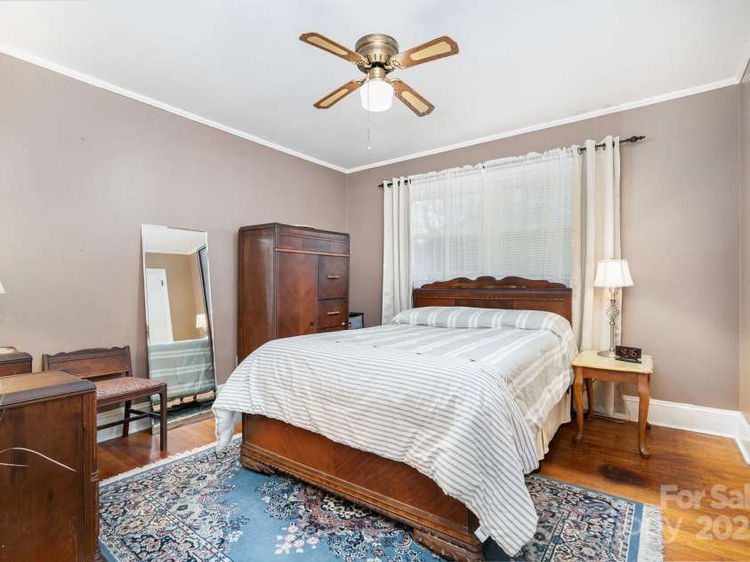 1041 Cutler Place, Charlotte, NC 28205.  MLS# CAR4237172, YatesRealty ID 14465. 