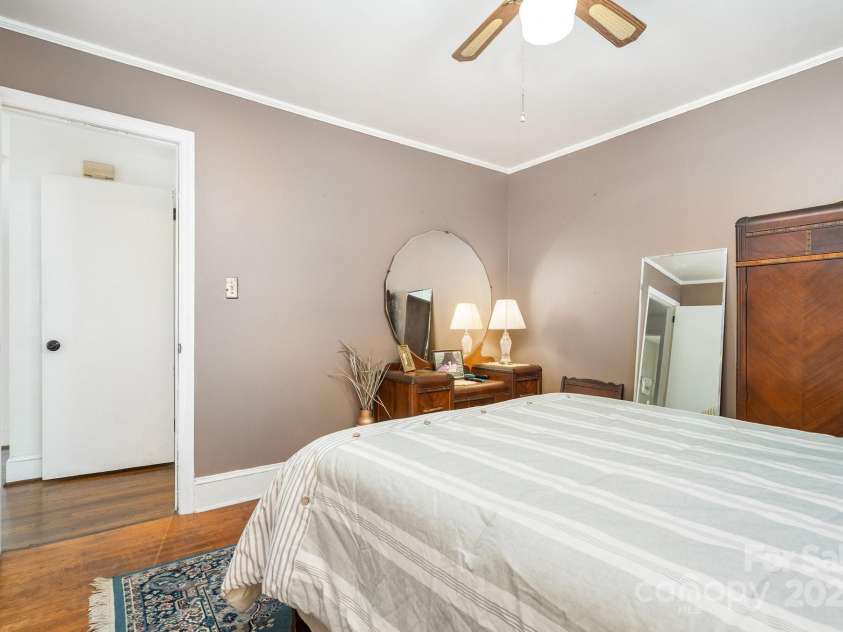 1041 Cutler Place, Charlotte, NC 28205.  MLS# CAR4237172, YatesRealty ID 14465. 
