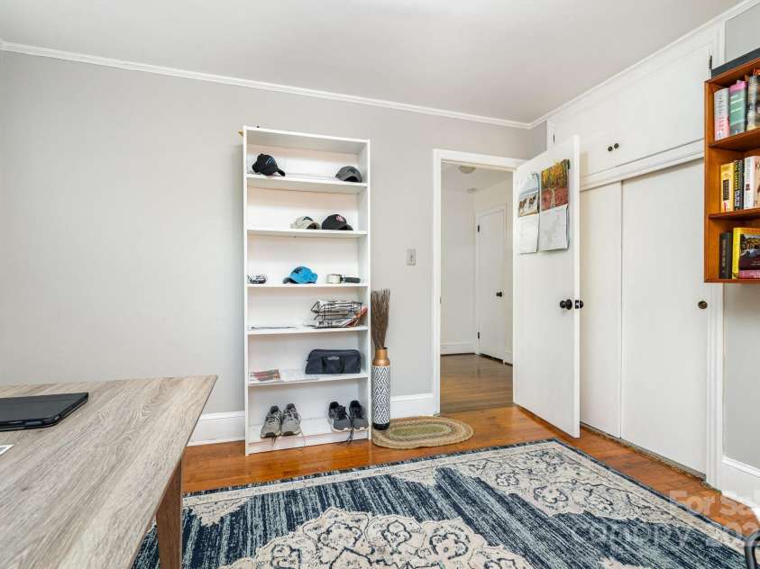 1041 Cutler Place, Charlotte, NC 28205.  MLS# CAR4237172, YatesRealty ID 14465. 