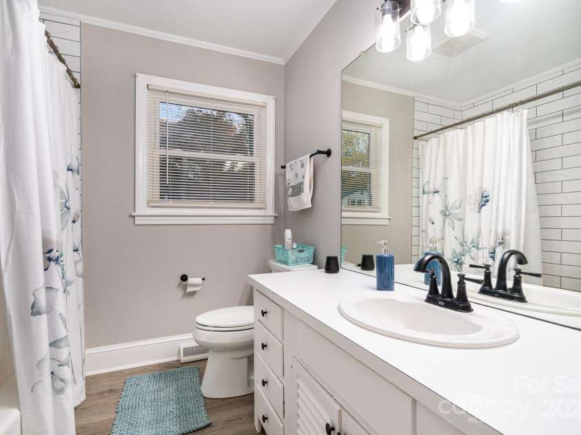 1041 Cutler Place, Charlotte, NC 28205.  MLS# CAR4237172, YatesRealty ID 14465. 