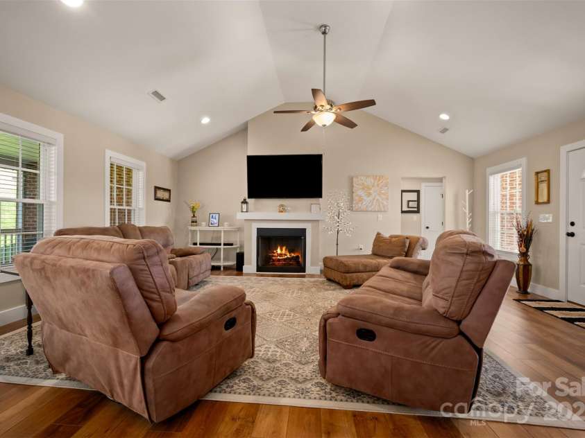 105 Kingston Place, Spindale, NC 28160.  MLS# CAR4256599, YatesRealty ID 14465. 