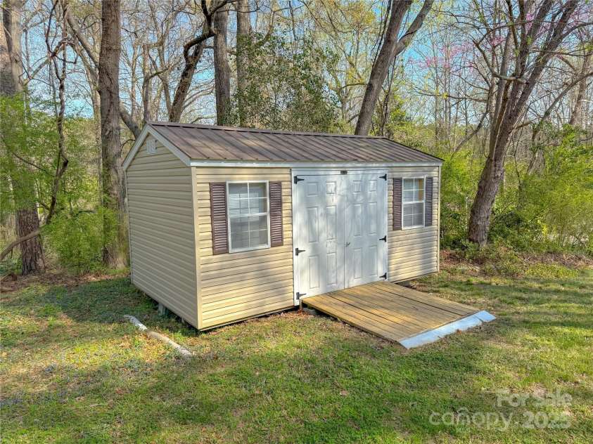 2020 Parkdale Avenue, Gastonia, NC 28052.  MLS# CAR4240839, YatesRealty ID 14466. 