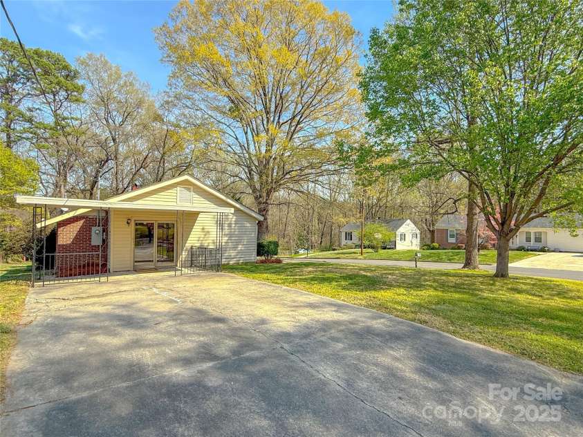 2020 Parkdale Avenue, Gastonia, NC 28052.  MLS# CAR4240839, YatesRealty ID 14466. 