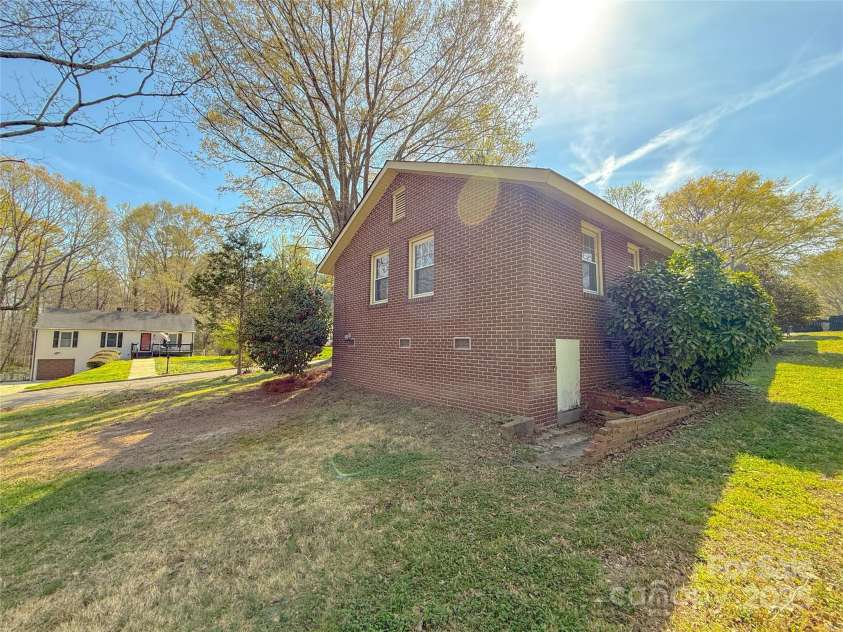 2020 Parkdale Avenue, Gastonia, NC 28052.  MLS# CAR4240839, YatesRealty ID 14466. 