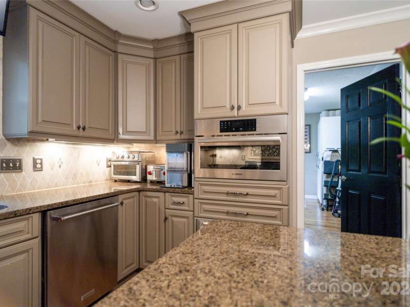 10235 Mount Holly Road, Charlotte, NC 28214.  MLS# CAR4177384, YatesRealty ID 1447. 