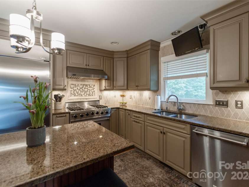 10235 Mount Holly Road, Charlotte, NC 28214.  MLS# CAR4177384, YatesRealty ID 1447. 