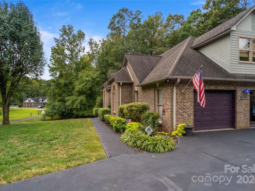 10235 Mount Holly Road, Charlotte, NC 28214.  MLS# CAR4177384, YatesRealty ID 1447. 