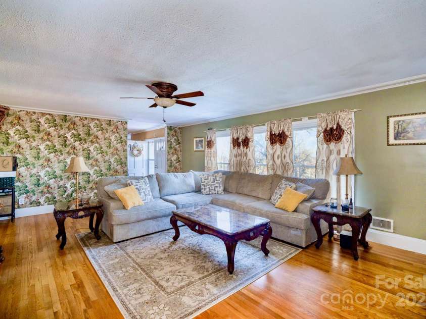 401 Inman Avenue, Bessemer City, NC 28016.  MLS# CAR4224332, YatesRealty ID 1447. 