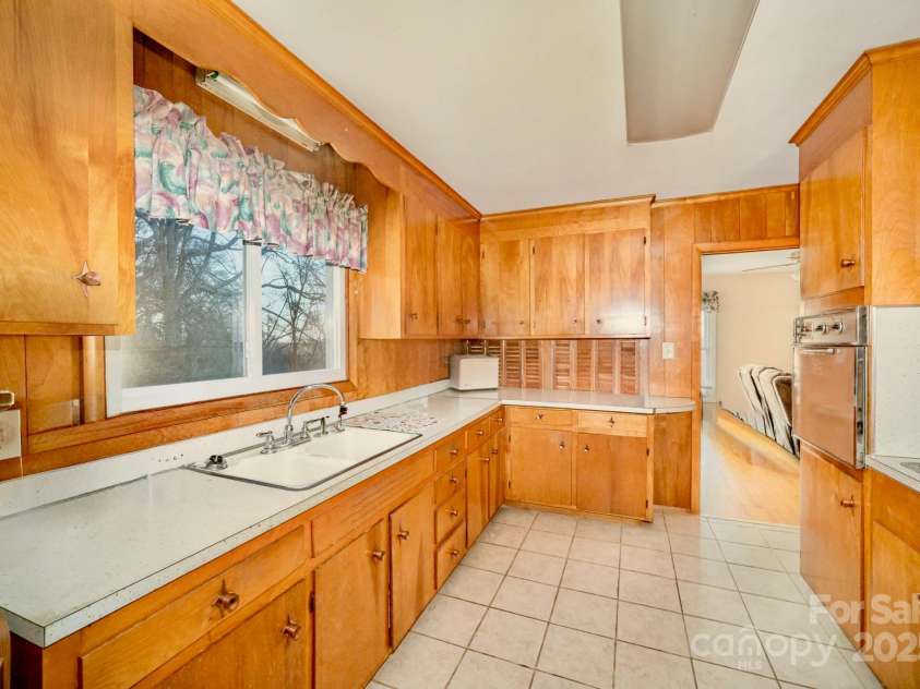 401 Inman Avenue, Bessemer City, NC 28016.  MLS# CAR4224332, YatesRealty ID 1447. 