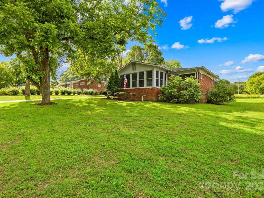 119 Oak Avenue, Shelby, NC 28152.  MLS# CAR4260905, YatesRealty ID 14470. 