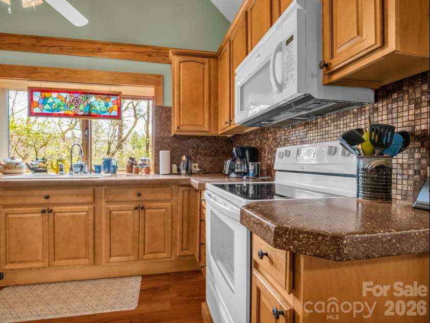 294 Verbena Drive, Black Mountain, NC 28711.  MLS# CAR4356728, YatesRealty ID 14470. 